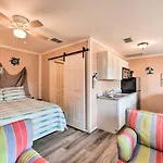 Gulf Shores Escape With Grill, 4 Mi To Beach!