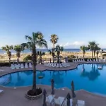 Bristol 109 - Lovely Ground Floor Beachfront Unit