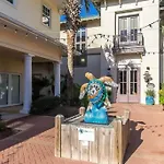Avalon 201 - Large Beachfront Unit W/ Beautiful Ocean View!