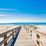 Beachfront Stylish Condo - Stunning Views!