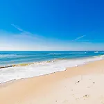 Beachfront Stylish Condo - Stunning Views!