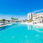 Beachfront Stylish Condo - Stunning Views!