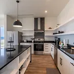 Luxury 4 Bedroom Gulf View Condo With Modern Appliances! Right Next To The Hangout!