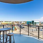 Spacious, 5 Bedroom On The Beach With Rooftop Pool Next To The Hangout!