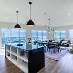 Luxury 4 Bedroom Gulf View Condo, Rooftop Pool, Right Next To The Hangout!