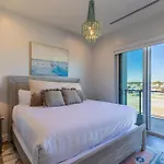 Elegant 4 Bedroom Luxury Condo With Rooftop Pool Next To The Hangout