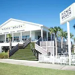 Budget Friendly Bungalow Within Walking Distance To The Beach!