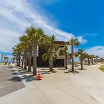 Luxury 4 Bedroom Gulf View Condo With Modern Appliances! Right Next To The Hangout!