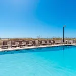 Island Winds East 202 By Albvr - Beautifully Renovated Beachfront Condo & Steps Away From Hangout & More!