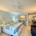 Sugar Beach 122 By Albvr - Nice Studio Condo With New Sofa, Ac And 32 Inch Smart Tv
