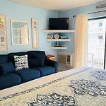 Sugar Beach 122 By Albvr - Nice Studio Condo With New Sofa, Ac And 32 Inch Smart Tv