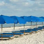 Sugar Beach 122 By Albvr - Nice Studio Condo With New Sofa, Ac And 32 Inch Smart Tv