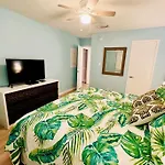 Renovated Condo With Beach Access And 5 Min From Hangout