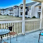 Colony Club E1