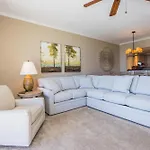 The Colonnades 802