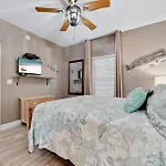 Crystal Shores West 105