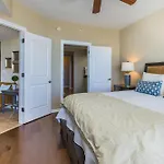 The Colonnades 802