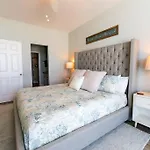 2 Bedroom Lighthouse Condo On The Beach With 2 Outdoor Pools And Heated Indoor Pool