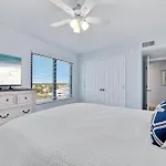Island Winds West 780
