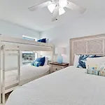 Island Winds West 780