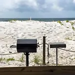 Beach Front 101 Your Spacious Beachside Retreat