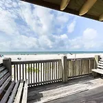 Beach Front 101 Your Spacious Beachside Retreat