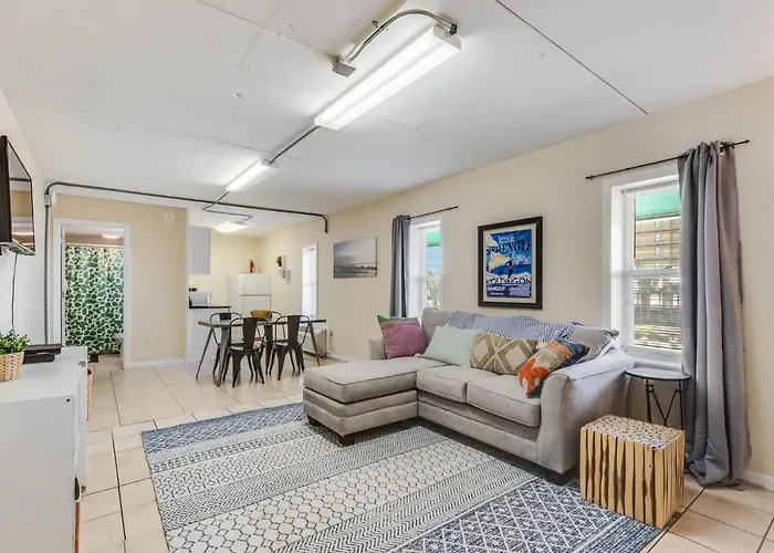 Budget Friendly Condo In The Heart Of Gulf Shores!