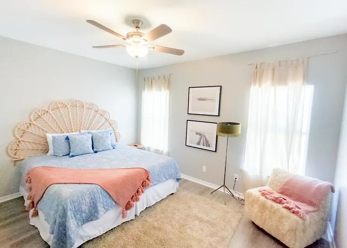 Suitable For Small Or Large Families! Duplex Allows For One Or Both Sides To Be Rented!
