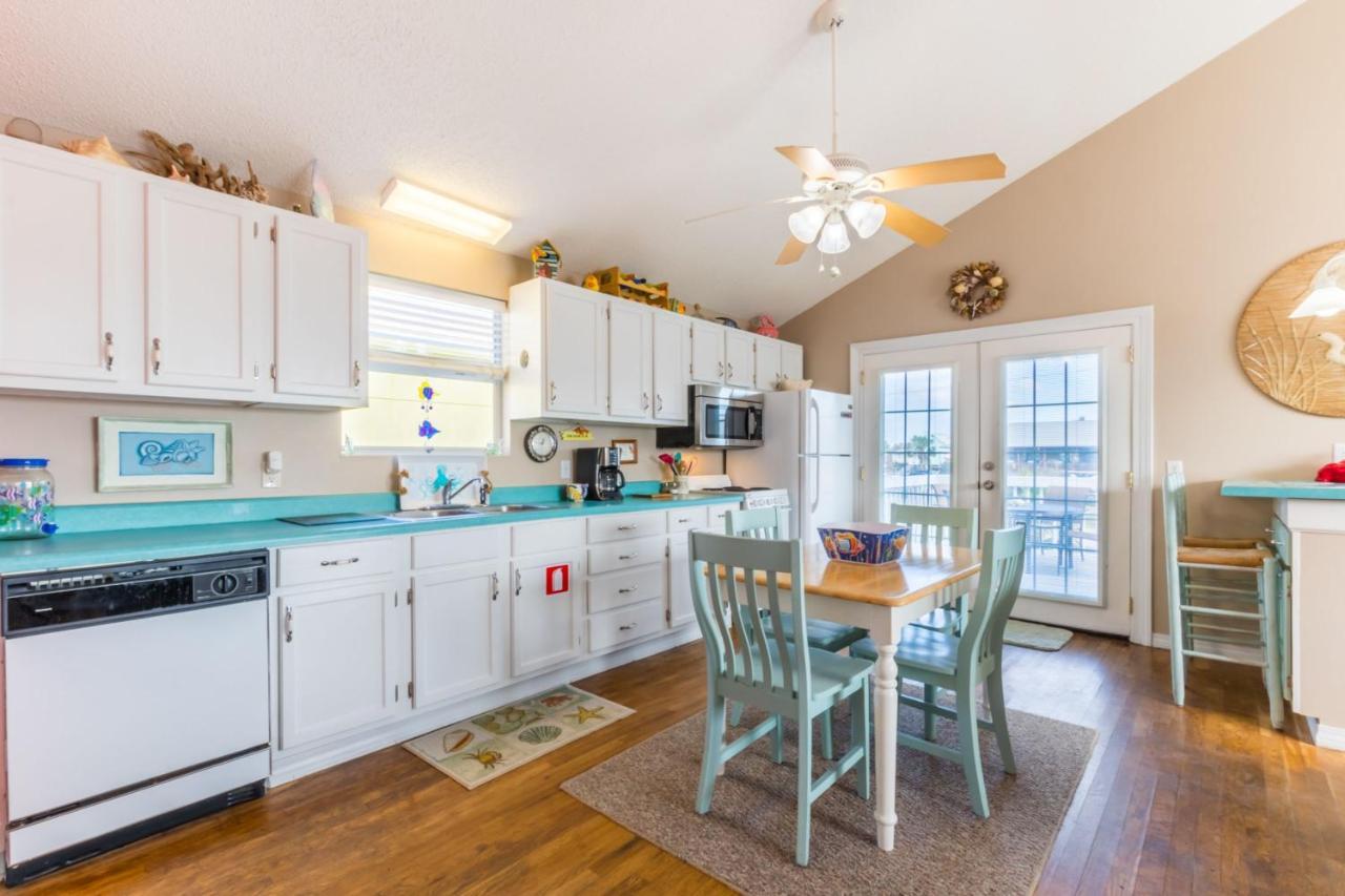 Apartment Seaside Near The Beach! Private House, Sleeps 9