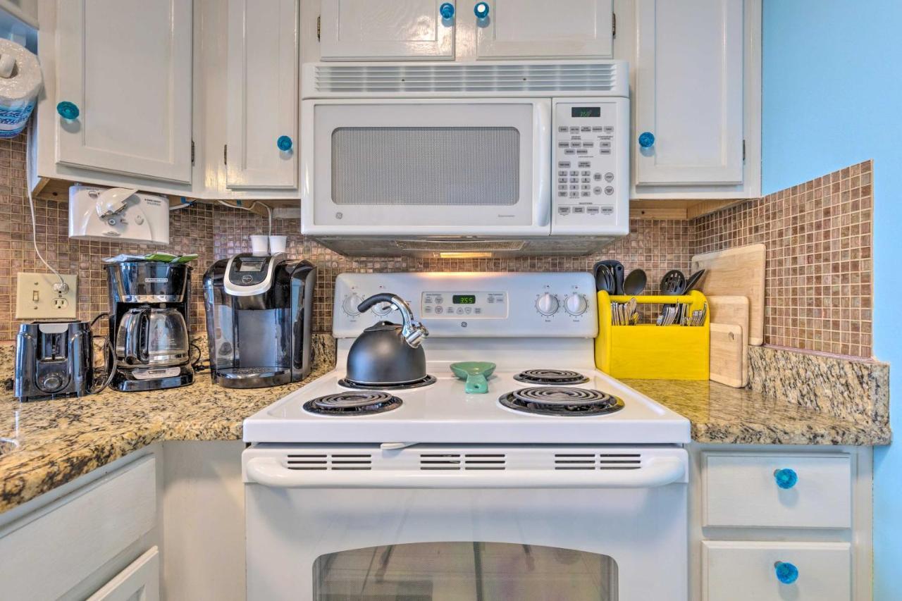 Vivid Escape In - Walk To The Beach! Apartment *