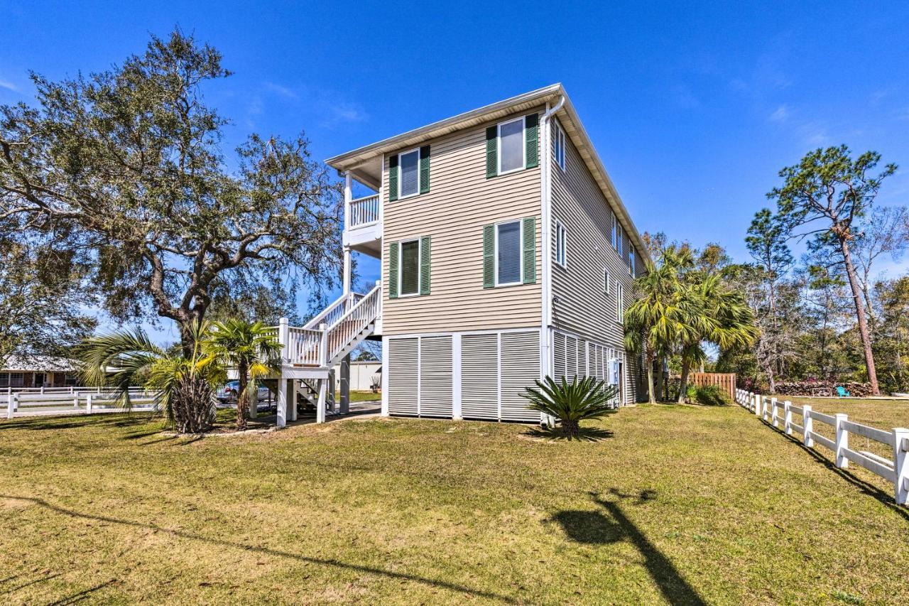 Spacious Private Pool And Deck!