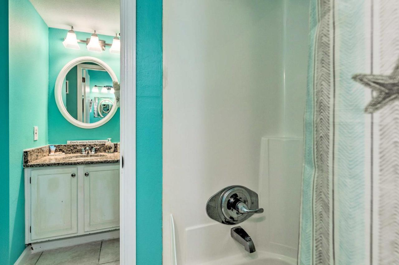 Vivid Escape In - Walk To The Beach! Apartment