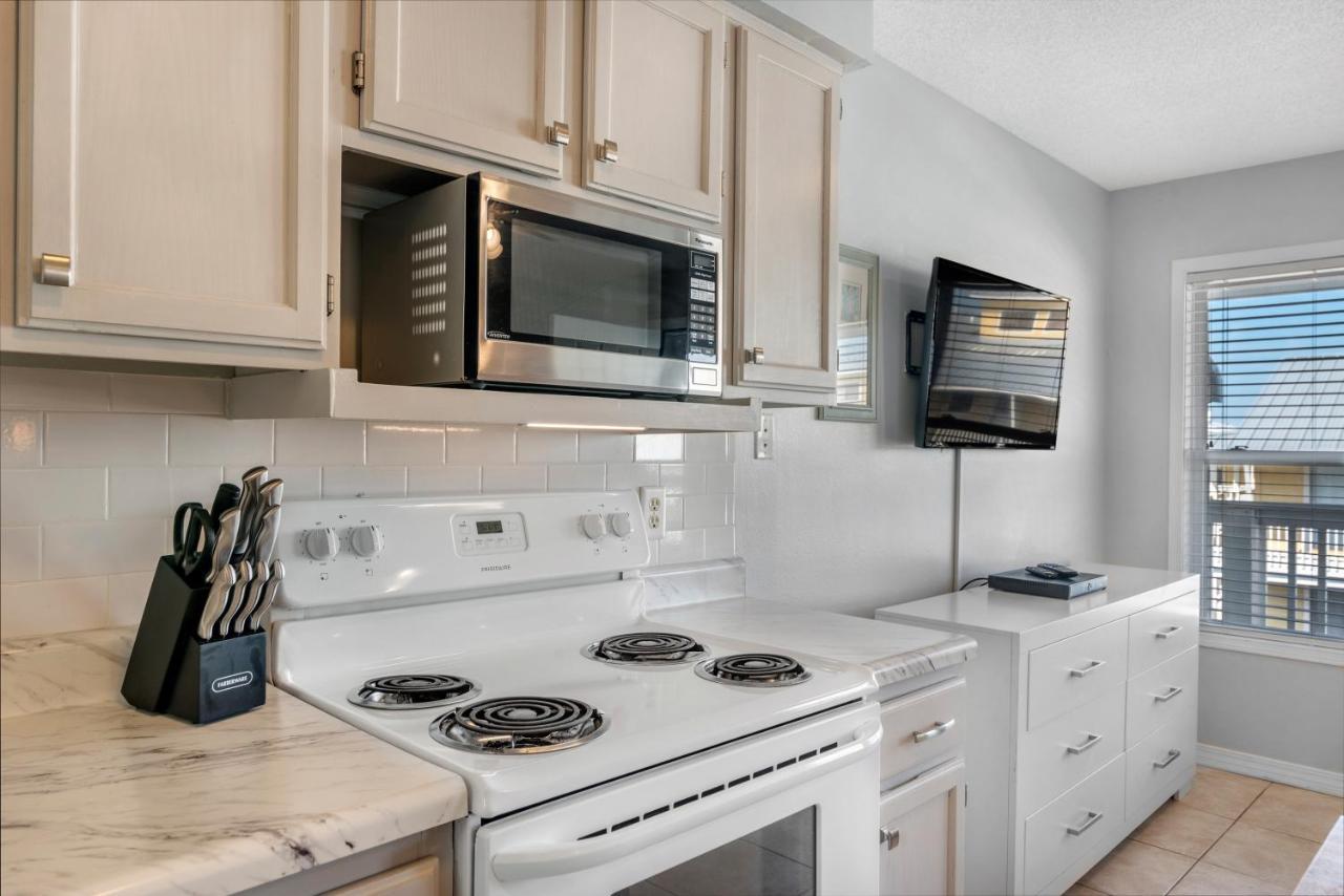 Lagoon Landing 305 Apartment *