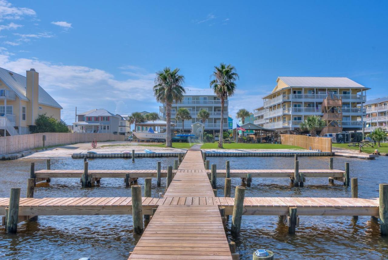 Lagoon Landing 305 *