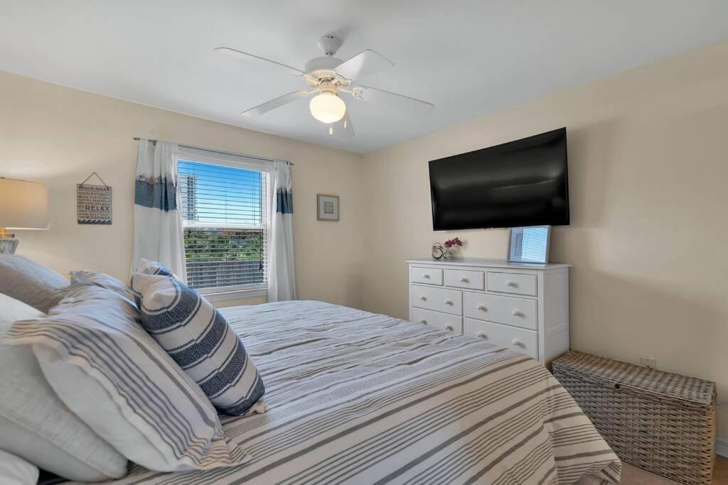 2bd 2ba 1st Floor Walk To