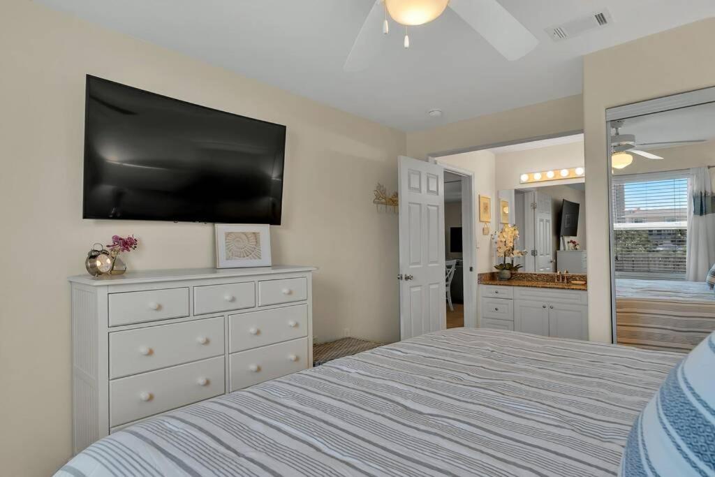 Apartment 2bd 2ba 1st Floor Walk To *