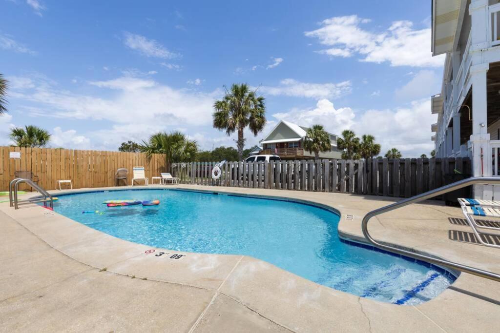 Apartment 2bd 2ba 1st Floor Walk To