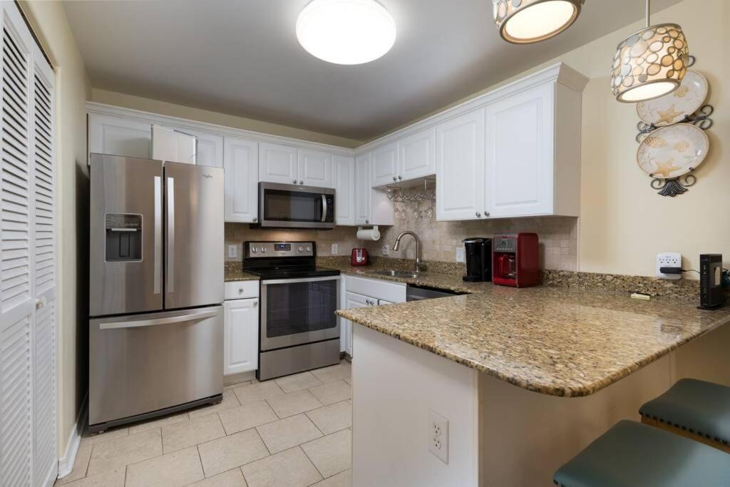 Apartment 2bd 2ba 1st Floor Walk To *