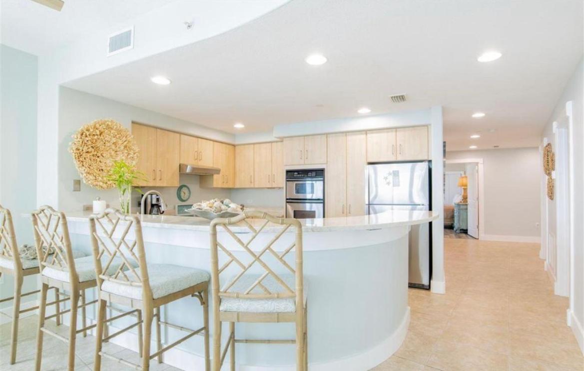 Island Tower Apartment