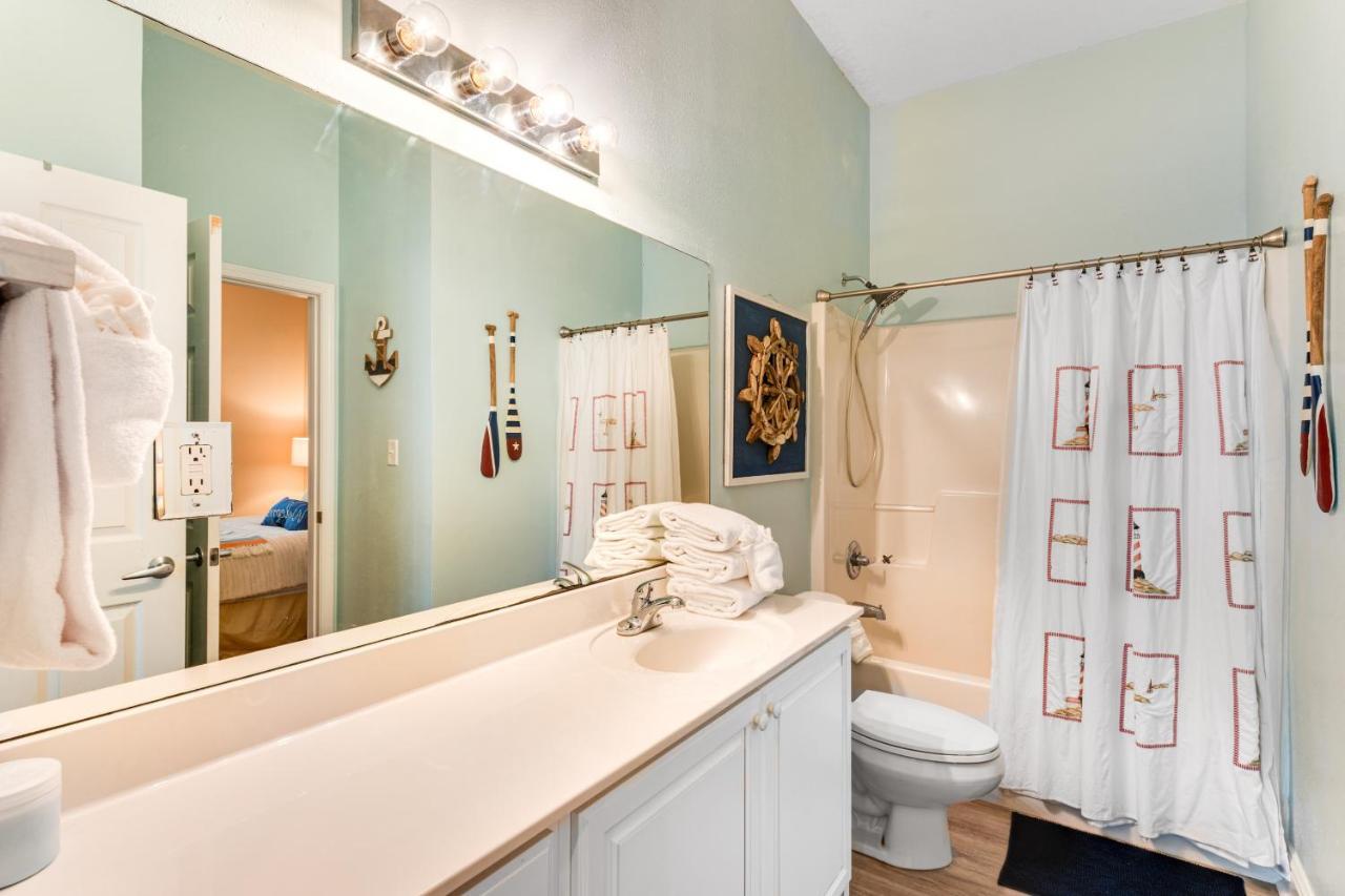 Apartment Crystal Shores #201 *