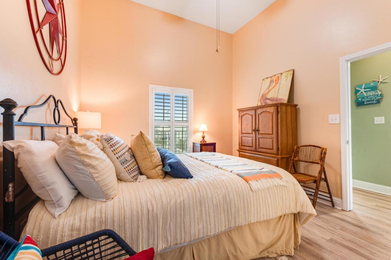 Apartment Crystal Shores #201 Gulf Shores