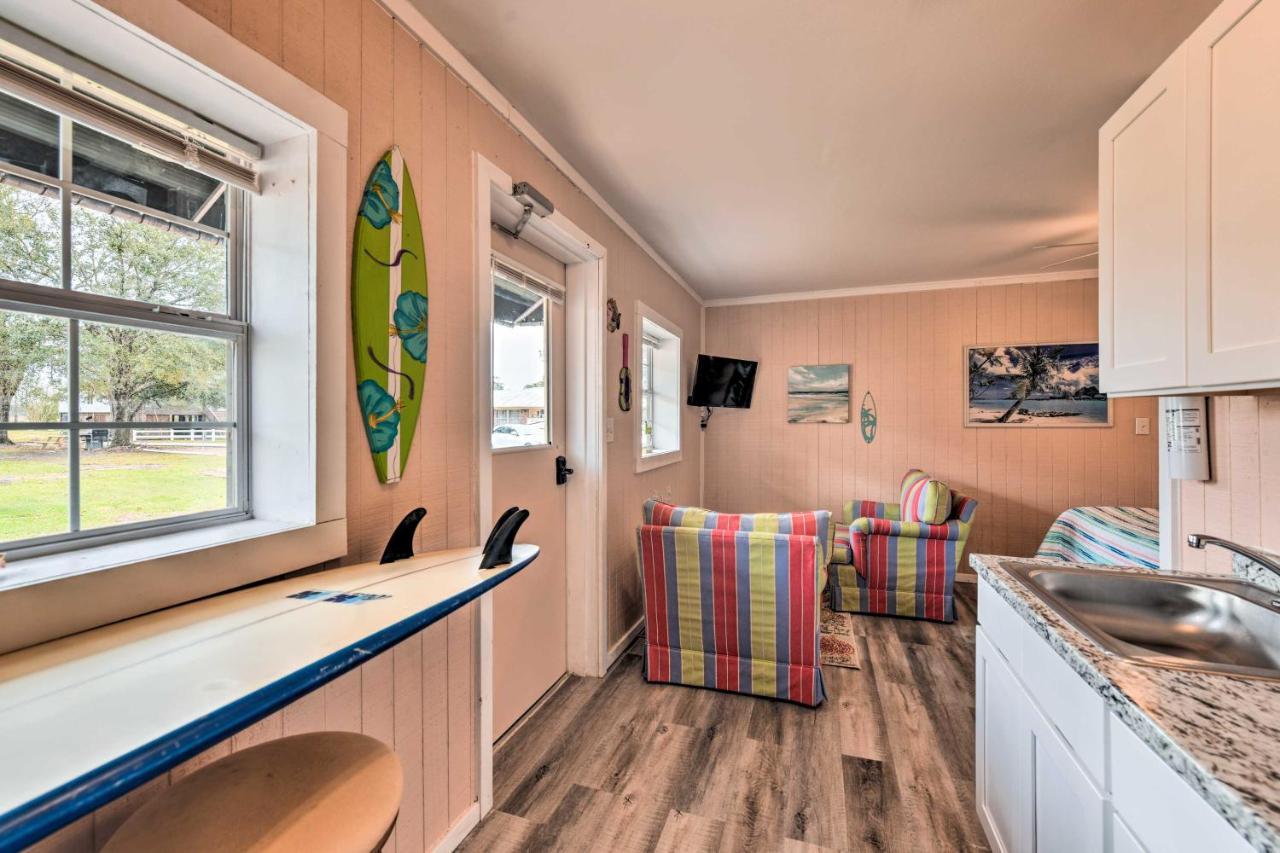 Escape With Grill, 4 Mi To Beach! Gulf Shores