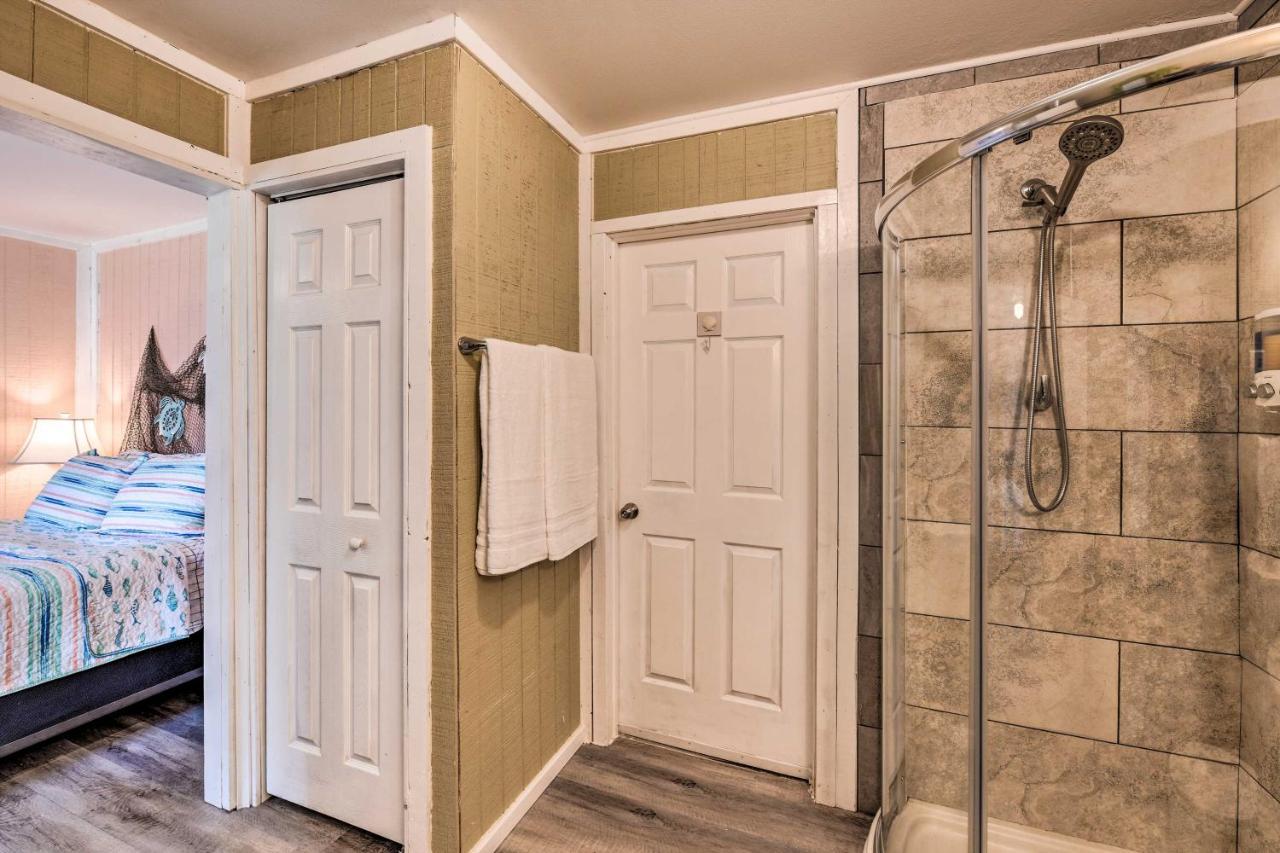 Escape With Grill, 4 Mi To Beach! Apartment Gulf Shores