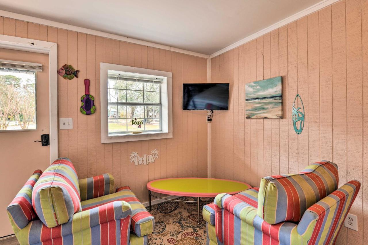 Escape With Grill, 4 Mi To Beach! Apartment *