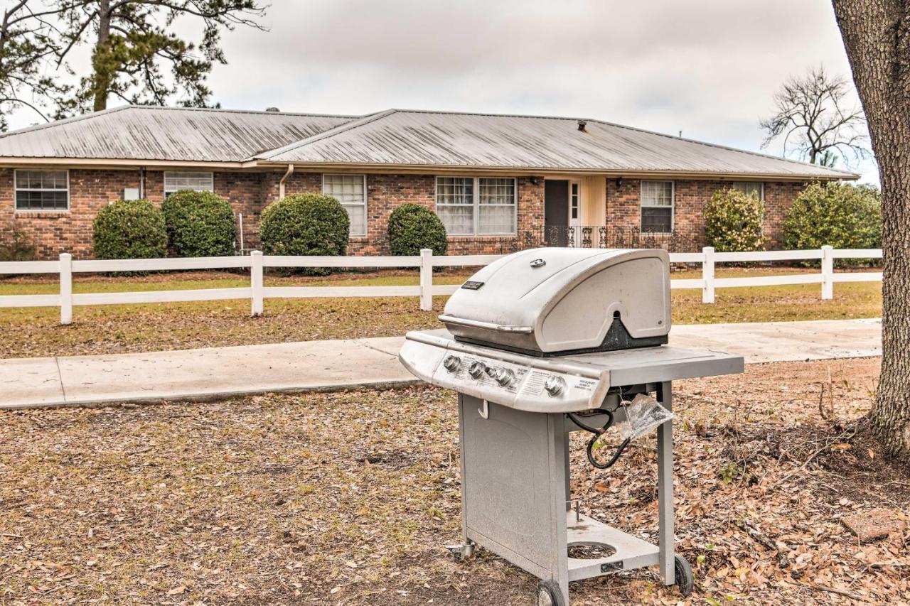 Escape With Grill, 4 Mi To Beach! *