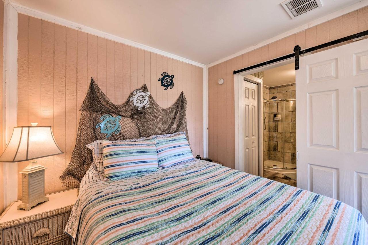 Escape With Grill, 4 Mi To Beach! Apartment Gulf Shores