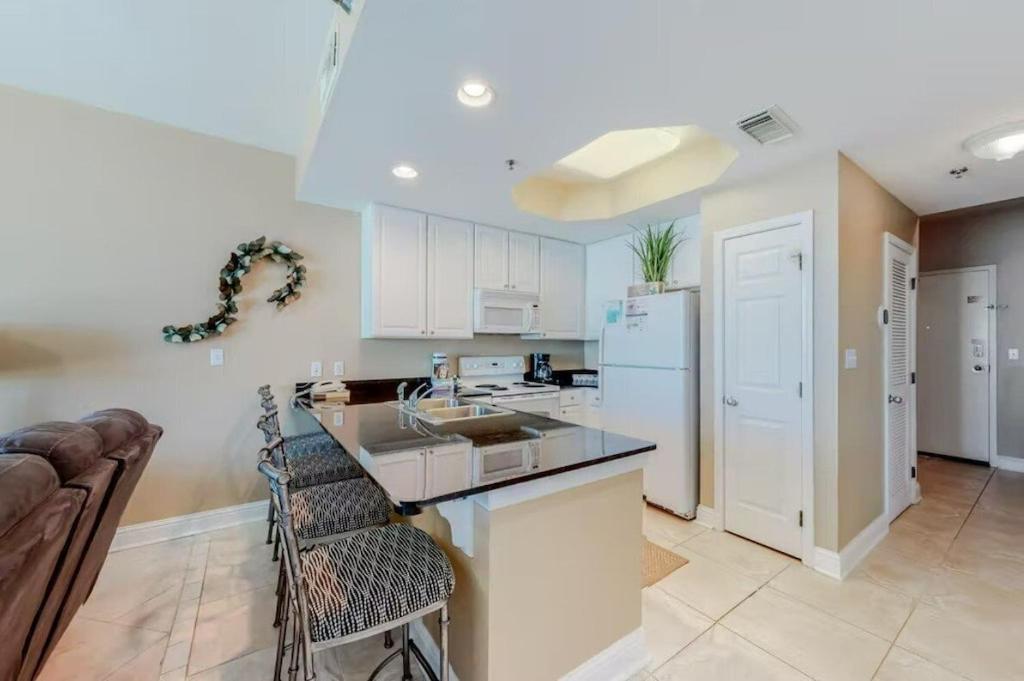 Lighthouse Unit 402 * Gulf Shores