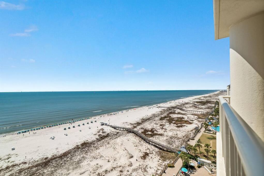 Apartment Club A1502 - Adorable Beachfront Corner Unit W/ Awesome Views! *