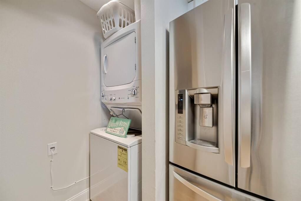 Club A1502 - Adorable Beachfront Corner Unit W/ Awesome Views! Apartment *