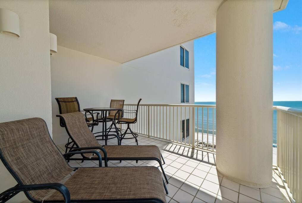 Apartment Club A1502 - Adorable Beachfront Corner Unit W/ Awesome Views! *
